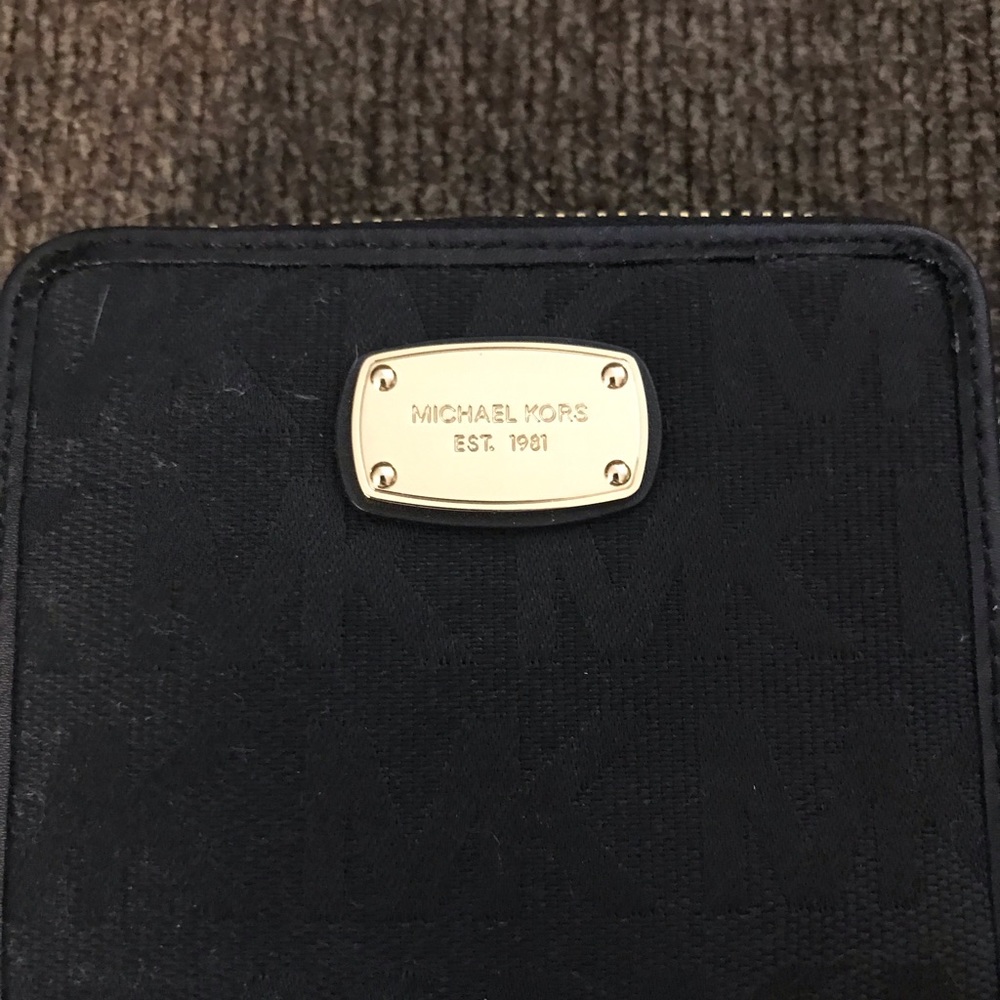 Michael Kors mini wallet